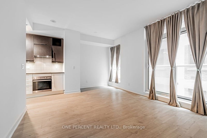  426 - 30 Nelson St  Toronto, M5V 0H5 | Image 7