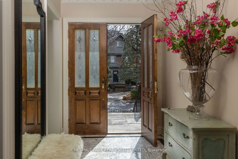 10 Pine Hill Rd  Toronto, M4W 1P6 | Image 2