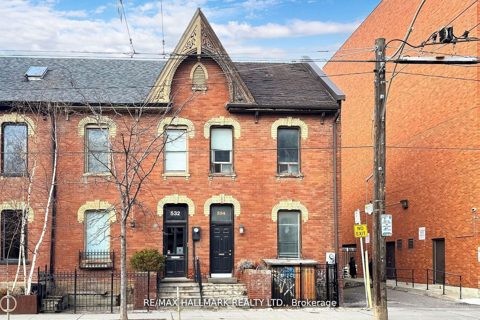 Building in 534 Queen Street