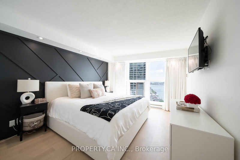  2707 - 99 Harbour Sq  Toronto, M5J 2H2 | Image 17