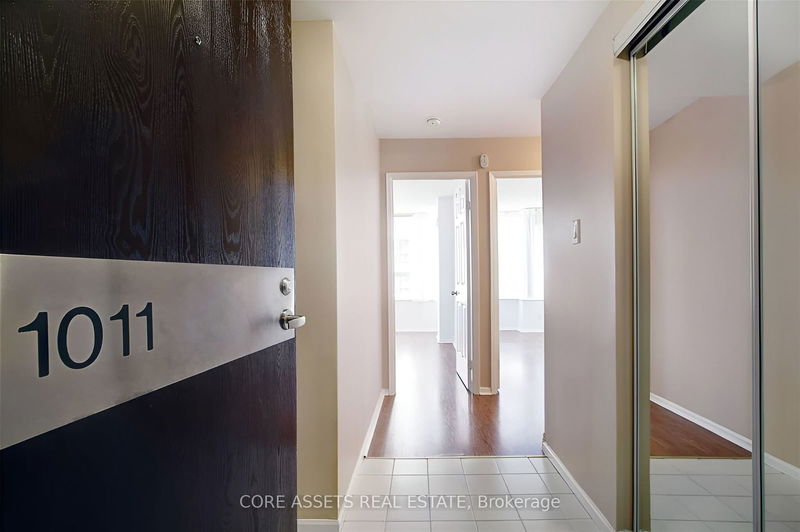 home for lease on 1011-717 Bay Street