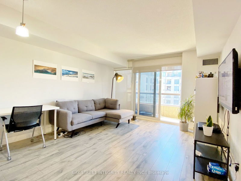 home for lease on 2417-15 Northtown Way