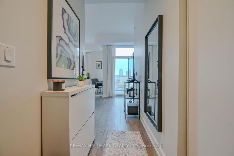  611 - 6 Parkwood Ave  Toronto, M4V 0A3 | Image 3