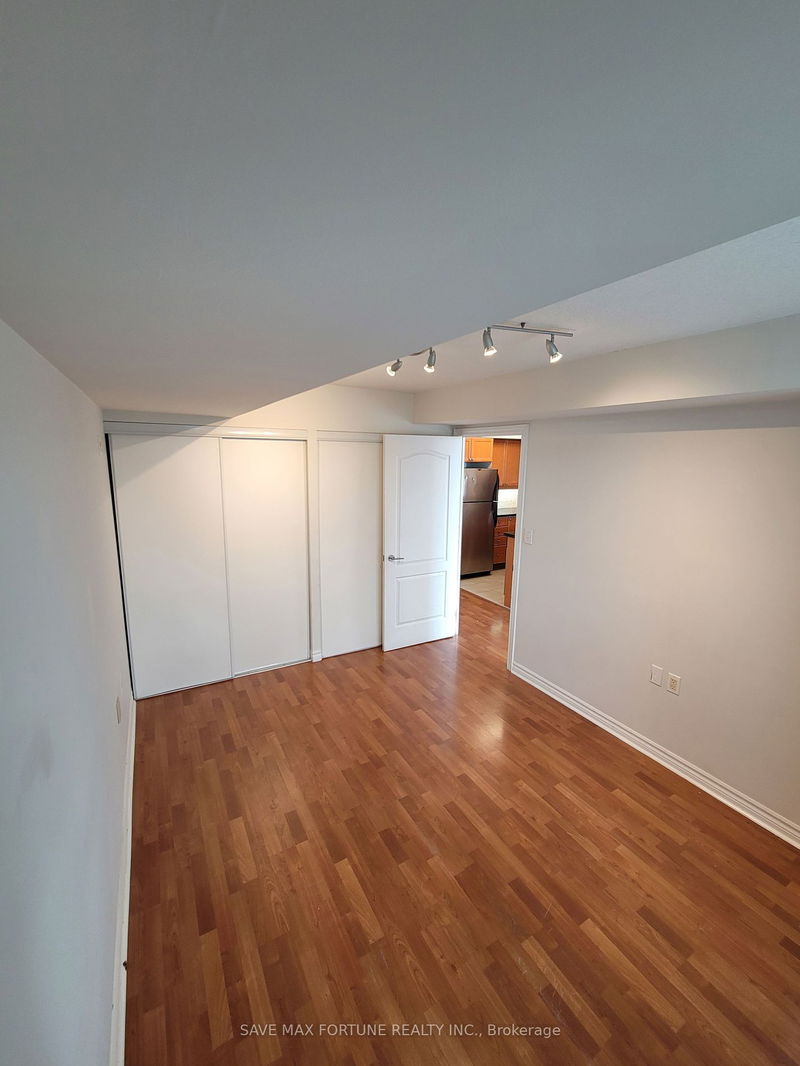  609 - 3840 Bathurst St  Toronto, M3H 6C6 | Image 12