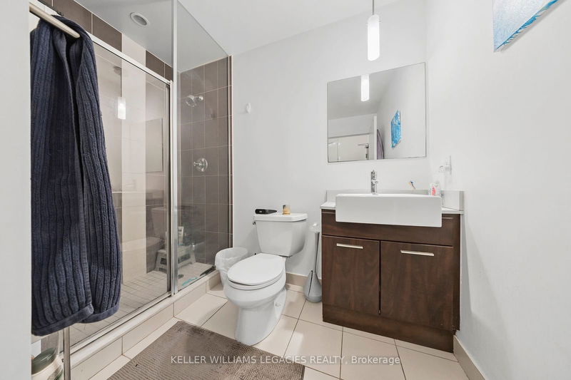  413 - 770 Bay St  Toronto, M5G 0A6 | Image 11