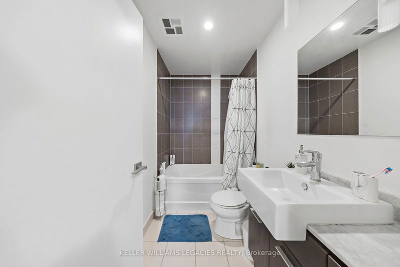  413 - 770 Bay St  Toronto, M5G 0A6 | Image 13