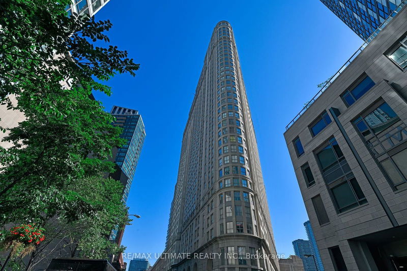 home for lease on 2110-25 The Esplanade