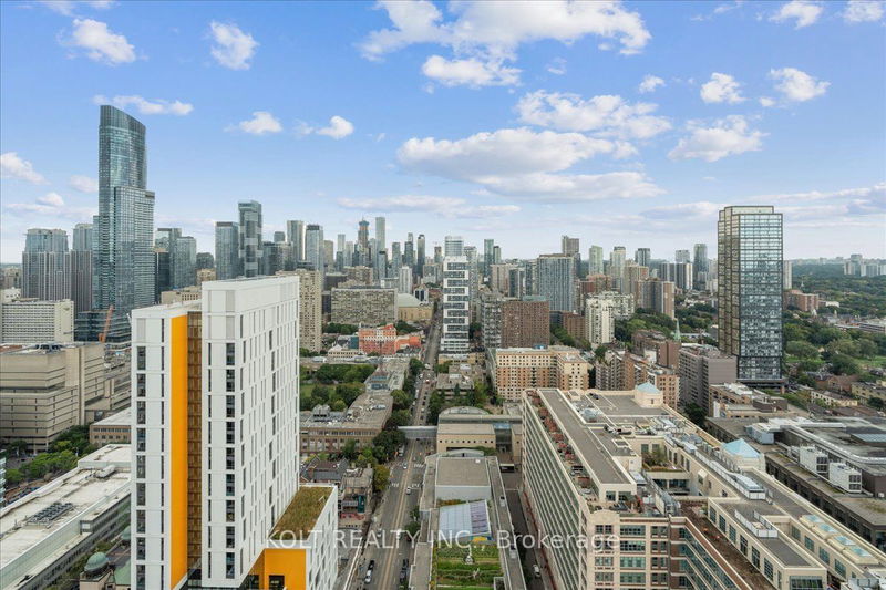 home for lease on 3702-100 Dalhousie Street