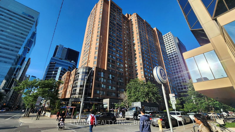 home for lease on 1021-633 Bay Street