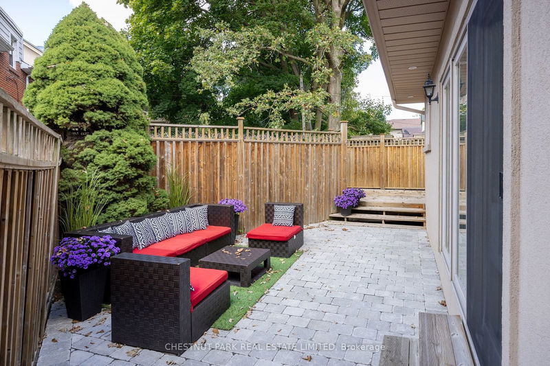 82 McRae Dr  Toronto, M4G 1S5 | Image 32