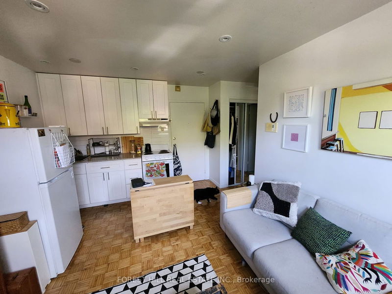 home for lease on 205-1087 Bloor Street