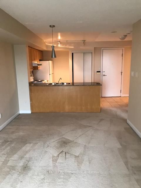 home for lease on 915-323 Richmond Street E
