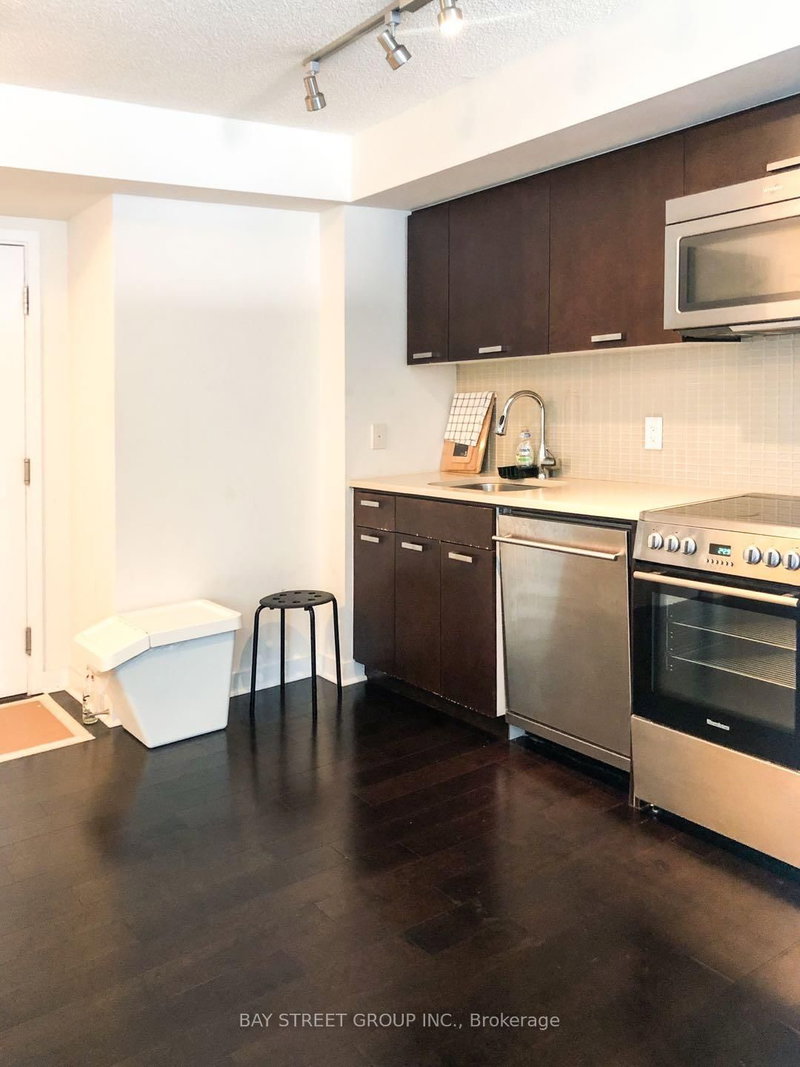 605 - 295 Adelaide St W, Toronto, M5V 1P7 | Image 3