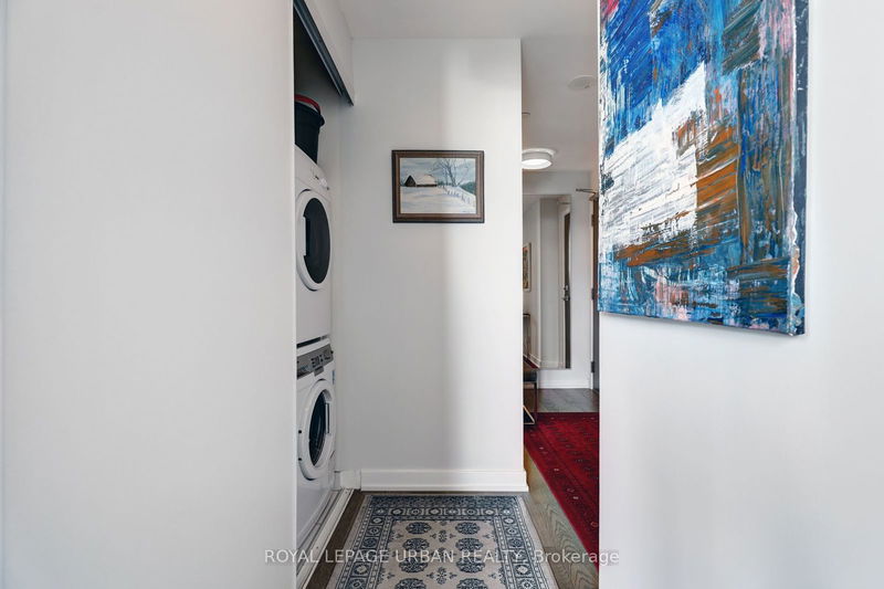  Sph1702 - 17 Dundonald St  Toronto, M4Y 1K3 | Image 18