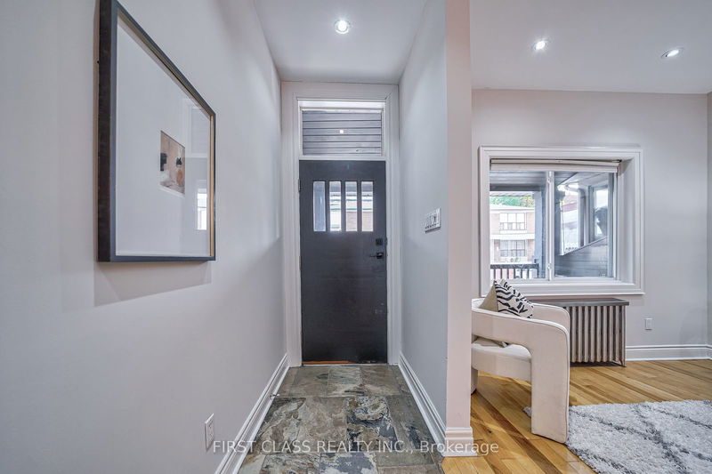 82 Wolseley St  Toronto, M5T 1A5 | Image 2