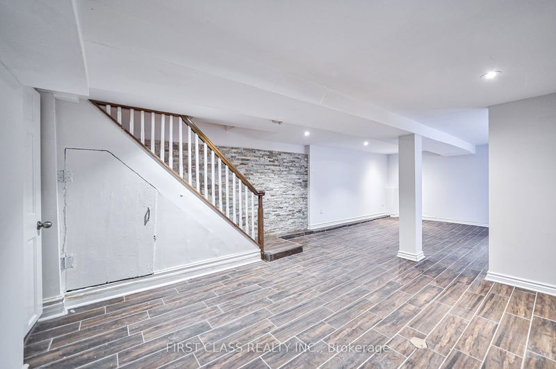 82 Wolseley St  Toronto, M5T 1A5 | Image 28