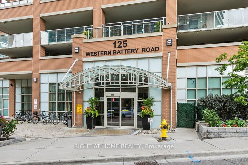  809 - 125 Western Battery Rd  Toronto, M6K 3R8 | Image 24