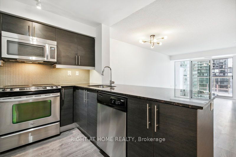  809 - 125 Western Battery Rd  Toronto, M6K 3R8 | Image 9