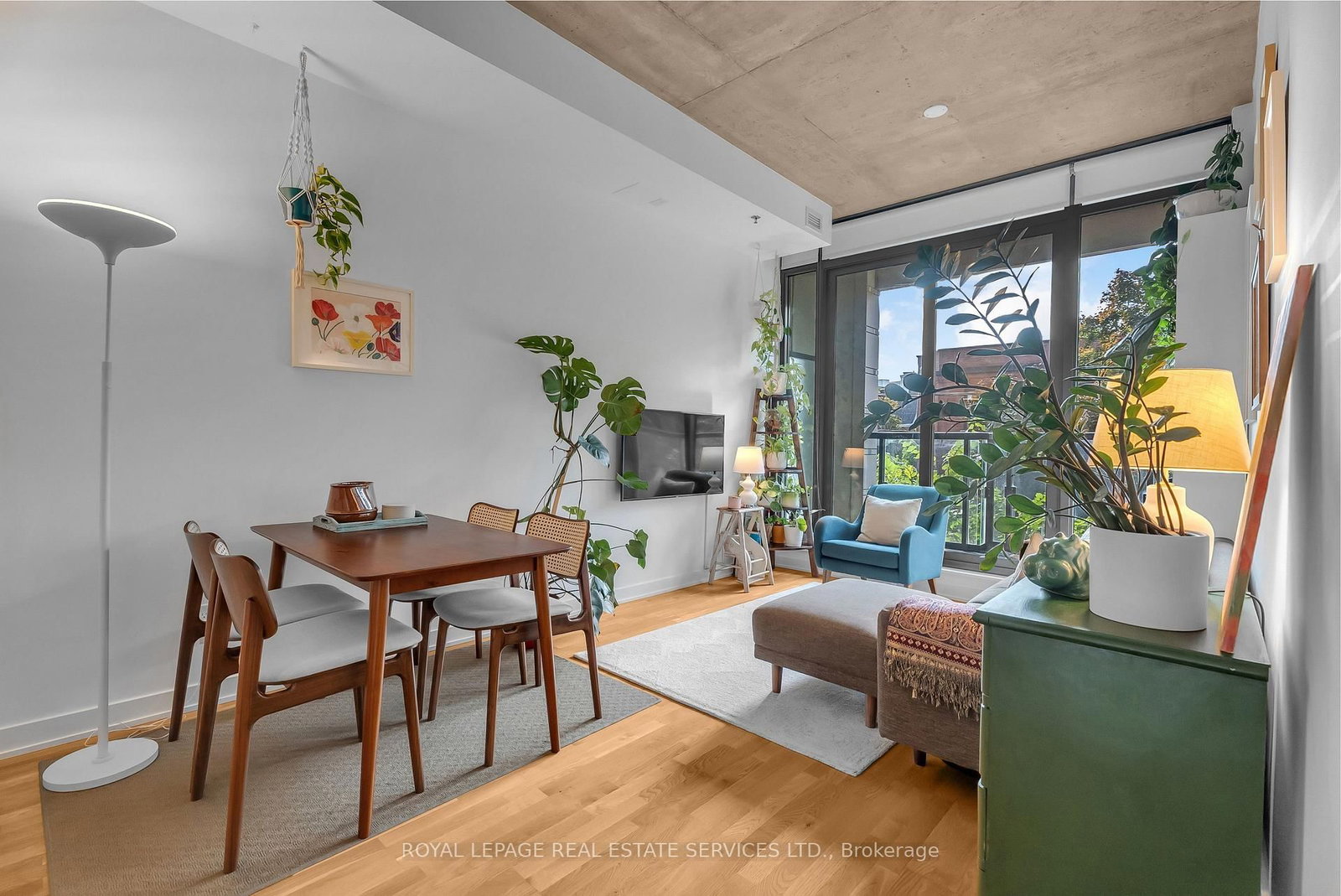 Listing Image 5