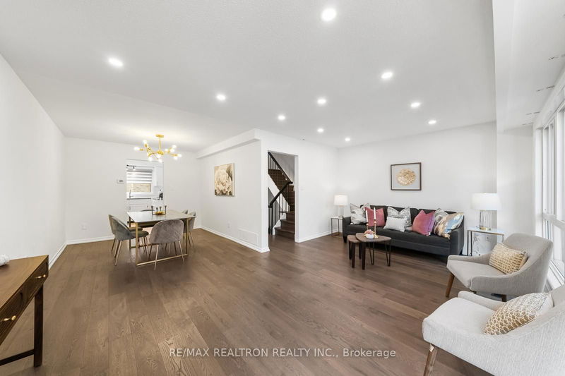 33 Clematis Rd  Toronto, M2J 4X1 | Image 1