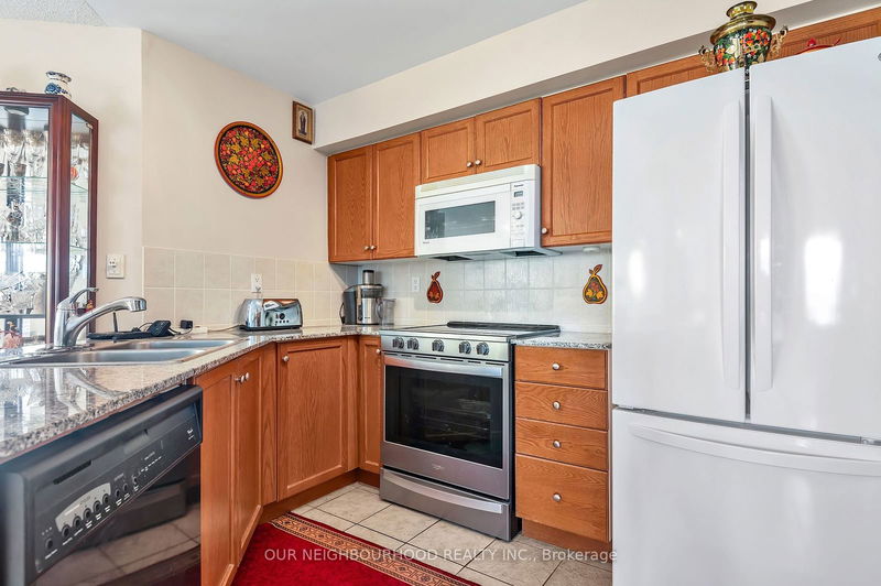  813 - 1720 Eglinton Ave E Toronto, M4A 2X8 | Image 6