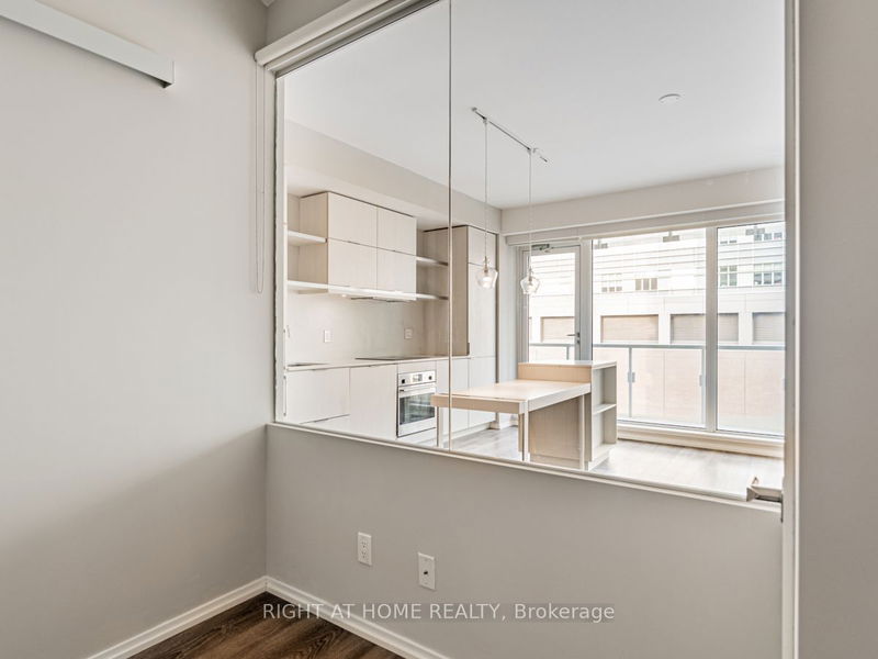  1204 - 197 Yonge St  Toronto, M5B 1M4 | Image 19