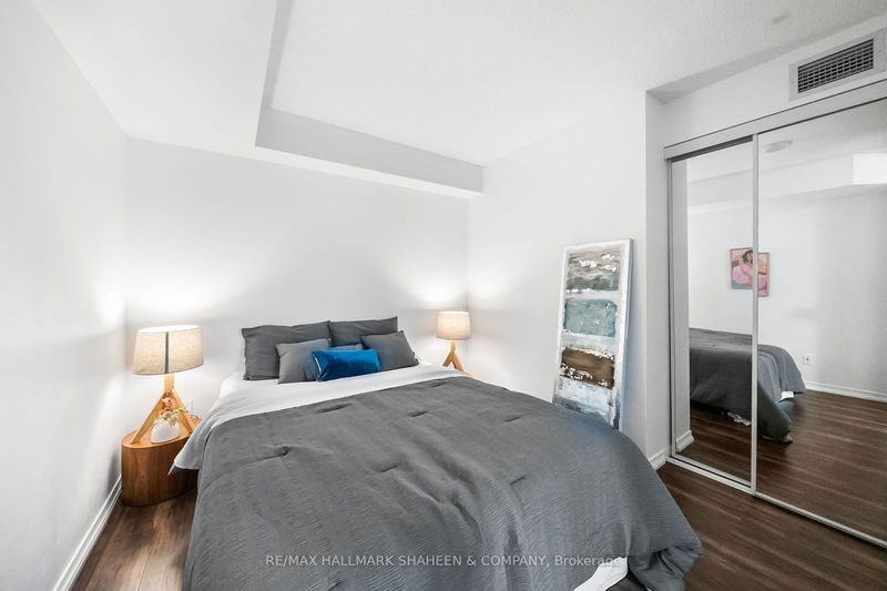  419 - 215 Fort York Blvd  Toronto, M5V 4A2 | Image 13