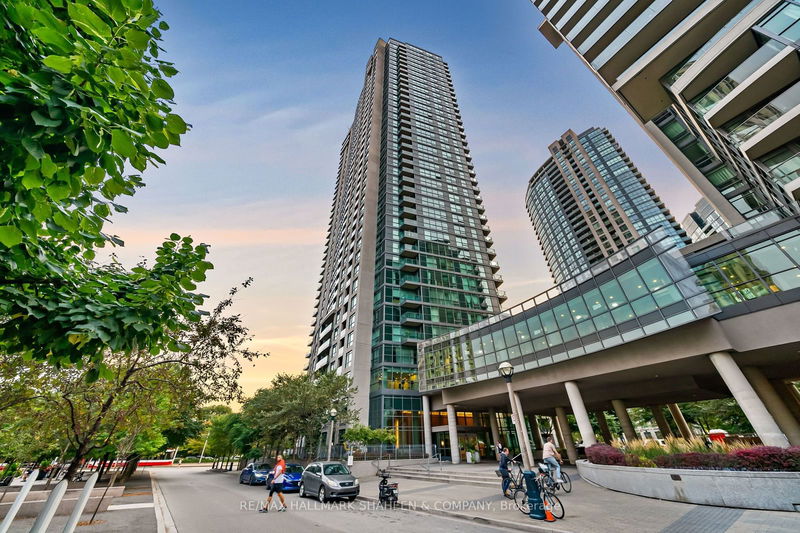  419 - 215 Fort York Blvd  Toronto, M5V 4A2 | Image 2