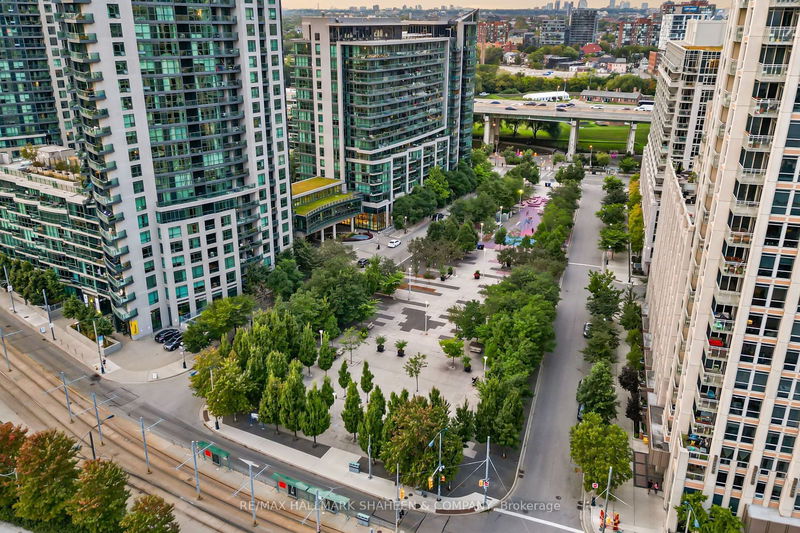  419 - 215 Fort York Blvd  Toronto, M5V 4A2 | Image 3