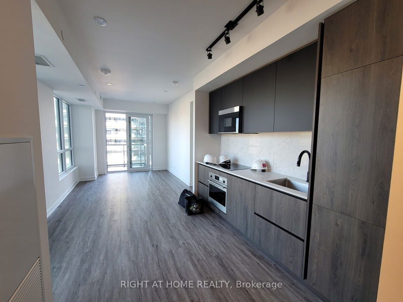 home for lease on 1002-108 Peter Street