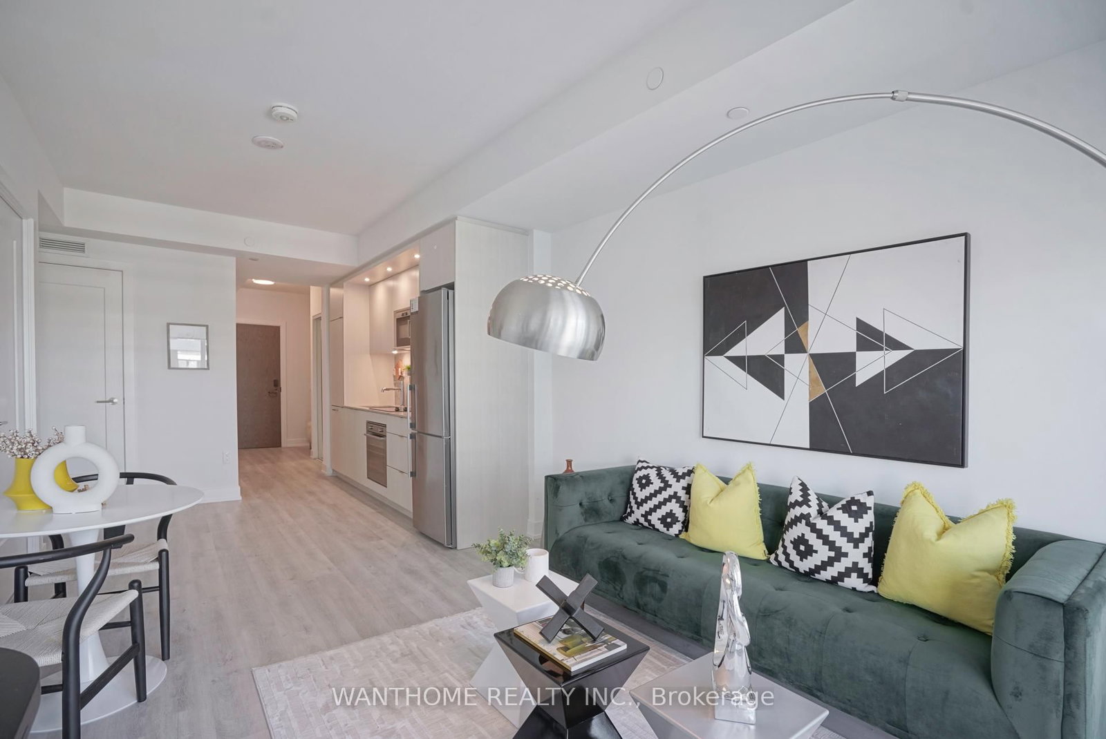 Listing Image 11