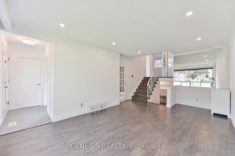 33 Holcolm Rd  Toronto, M2N 2C8 | Image 9