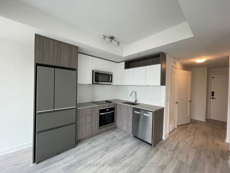 home for lease on 2327 W-135 Lower Sherbourne Street