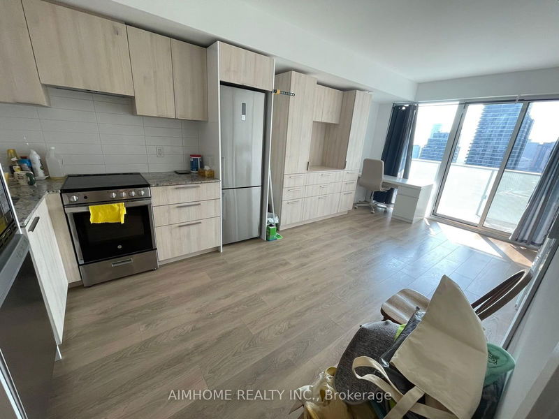 home for lease on 2511-501 Yonge Street