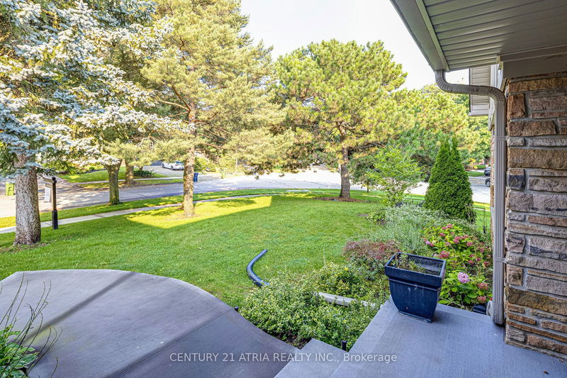 56 Magpie Cres  Toronto, M2L 2E5 | Image 4