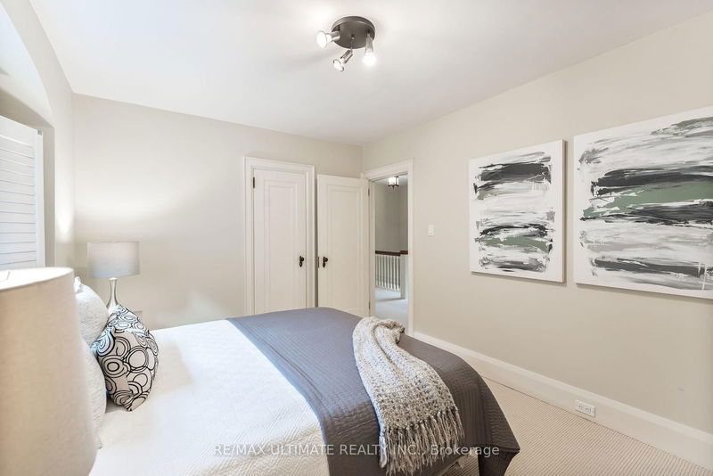 242 Bessborough Dr  Toronto, M4G 3K3 | Image 27