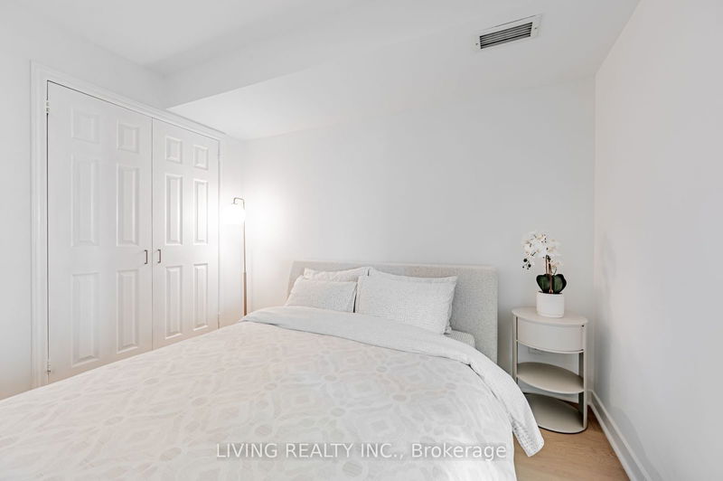  2315 - 8 Park Rd  Toronto, M4W 3S5 | Image 17