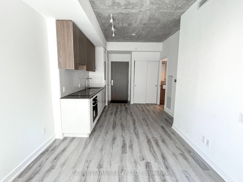 222 - 161 Roehampton Avenue