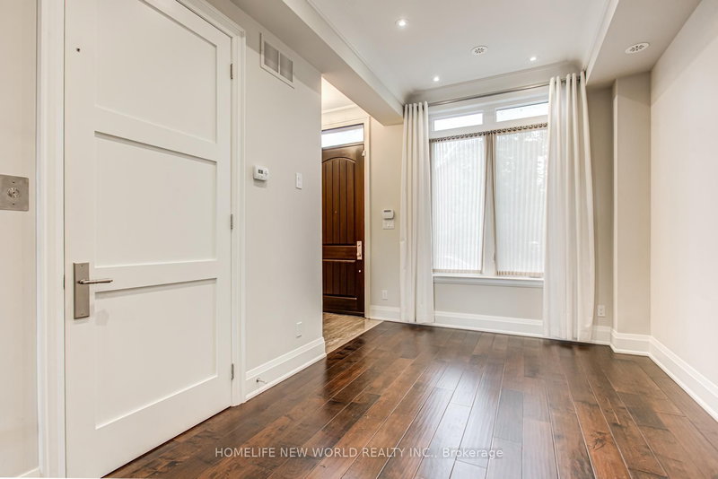 51A Burnaby Blvd, Toronto, M5N 2C6 | Image 2