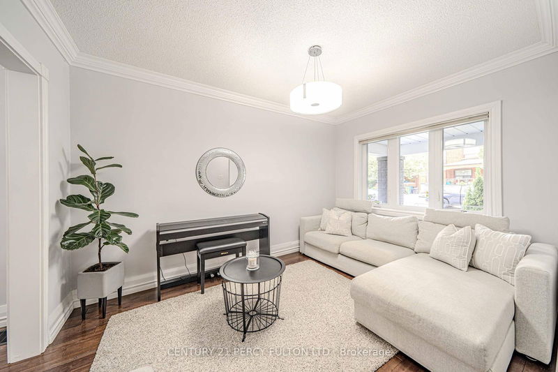 292 Arlington Ave  Toronto, M6C 2Z7 | Image 5