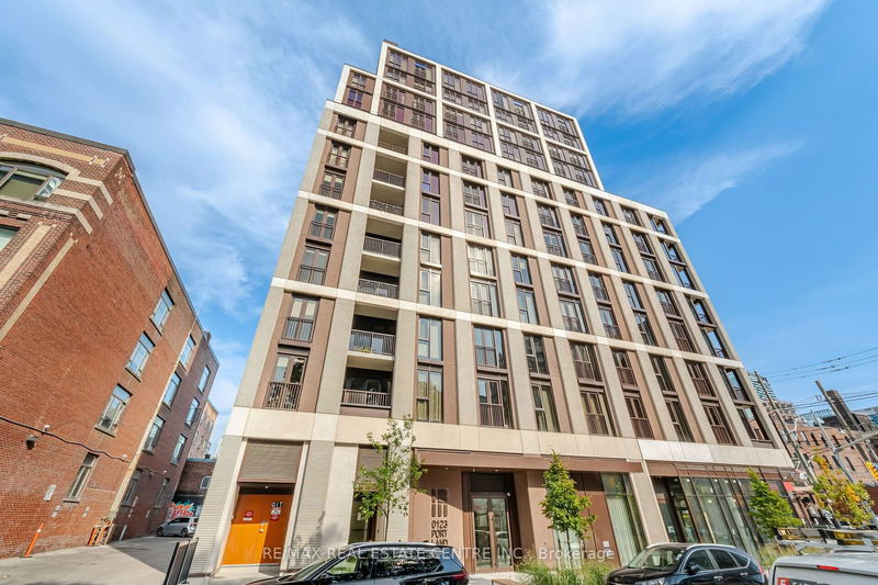 home for lease on 210-123 Portland Street