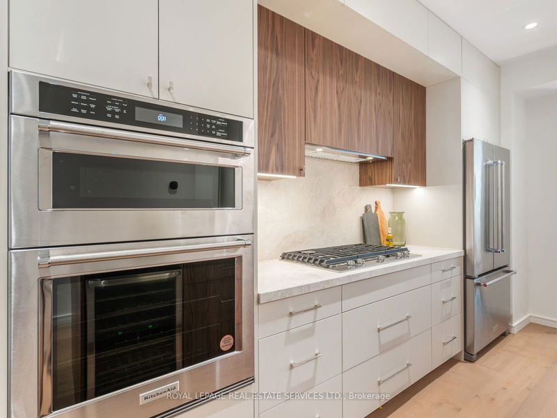 388 St Clarens Ave  Toronto, M6H 3W3 | Image 11