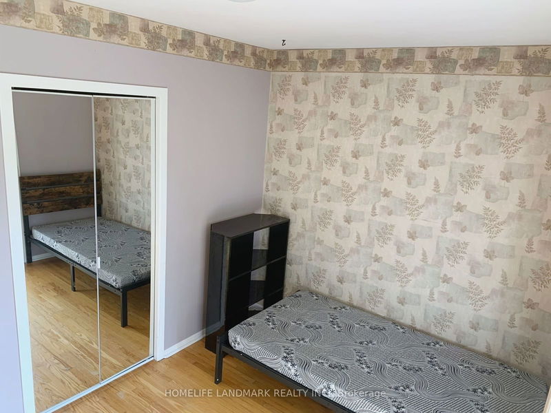 home for lease on Upper 3-57 Painswick Crescent