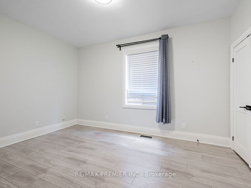 102 Bellevue Ave  Toronto, M5T 2N9 | Image 11