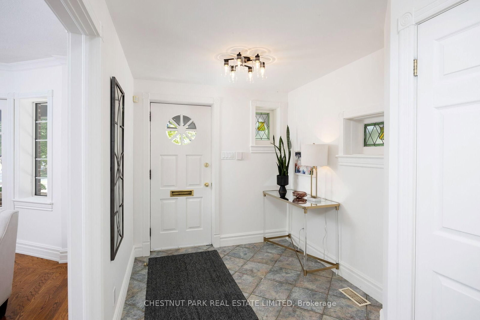 Listing Image 4