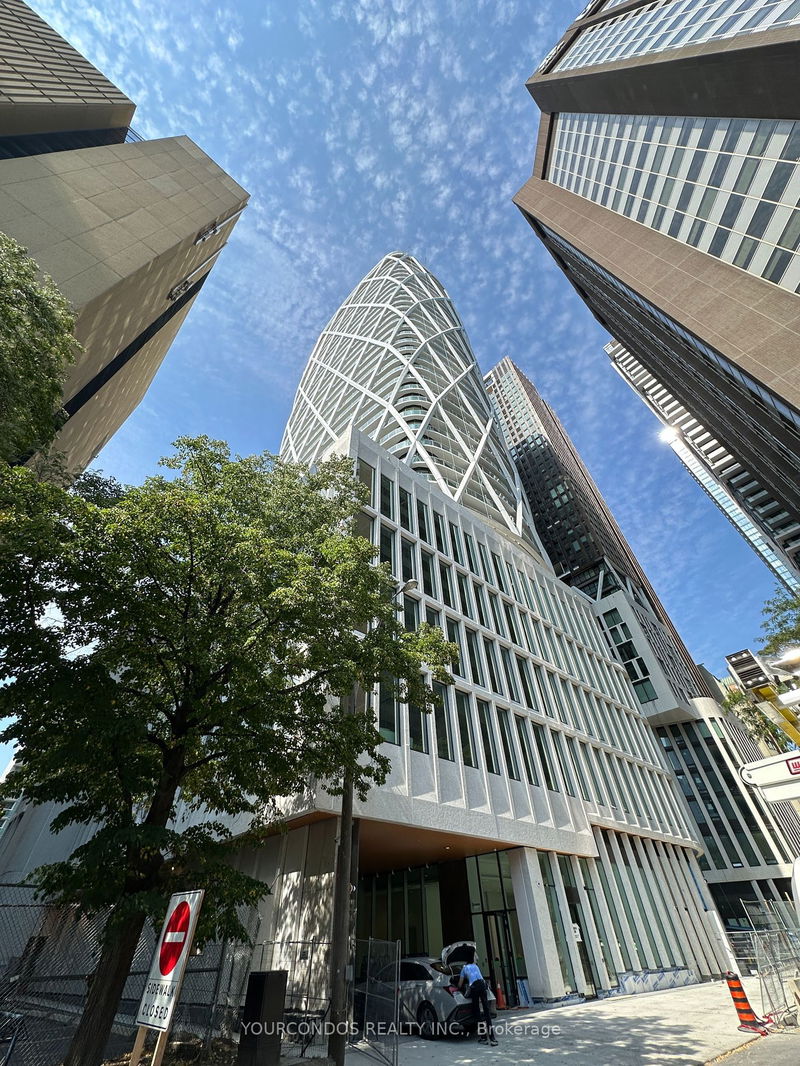 home for lease on 1728-230 SIMCOE Street