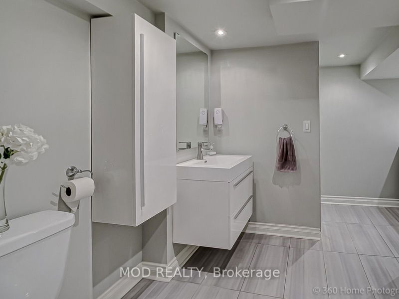 272 Rumsey Rd  Toronto, M4G 1P9 | Image 18