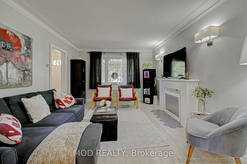 272 Rumsey Rd  Toronto, M4G 1P9 | Image 4