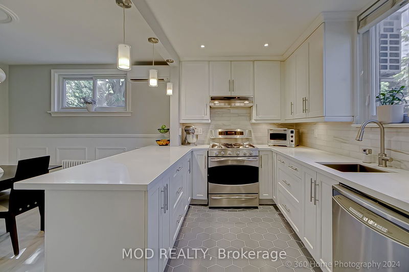 272 Rumsey Rd  Toronto, M4G 1P9 | Image 7