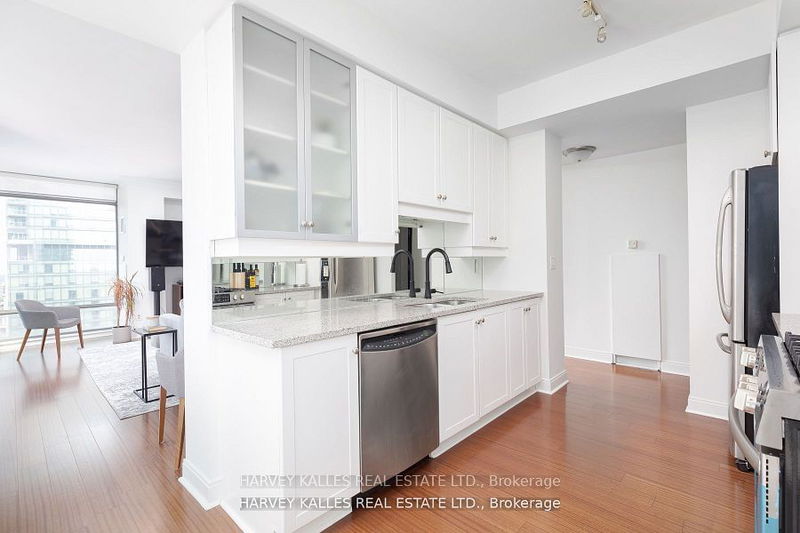  2403 - 18 Yorkville Ave  Toronto, M4W 3Y8 | Image 5